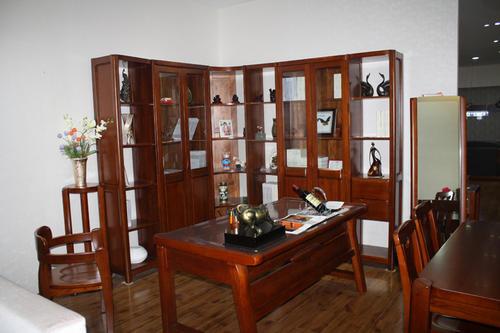 纯实木家具好不好?纯实木家具的特点有哪些?